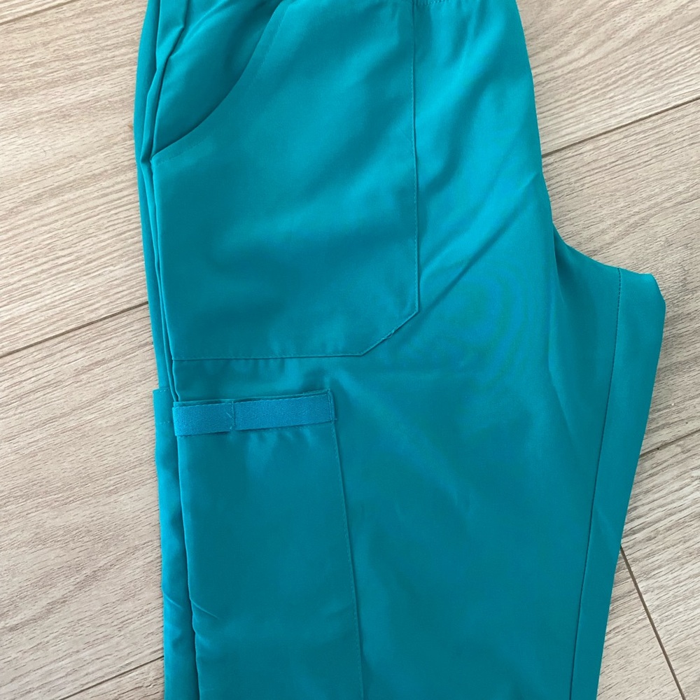 Women’s Dickies Scrubs
